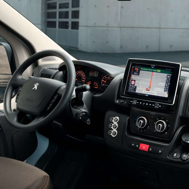Місце водія у Peugeot Boxer