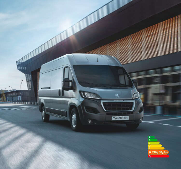 Peugeot Boxer, вигляд спереду з правого боку