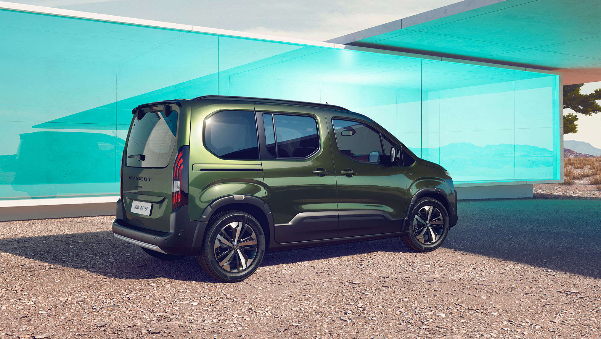 Peugeot Rifter, вигляд ззаду з правого боку