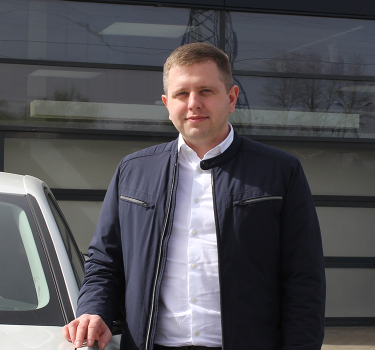 Менеджер відділу продаж автомобілів
