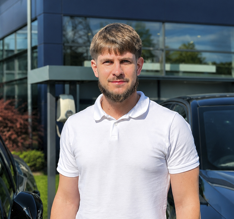 Менеджер відділу продаж автомобілів